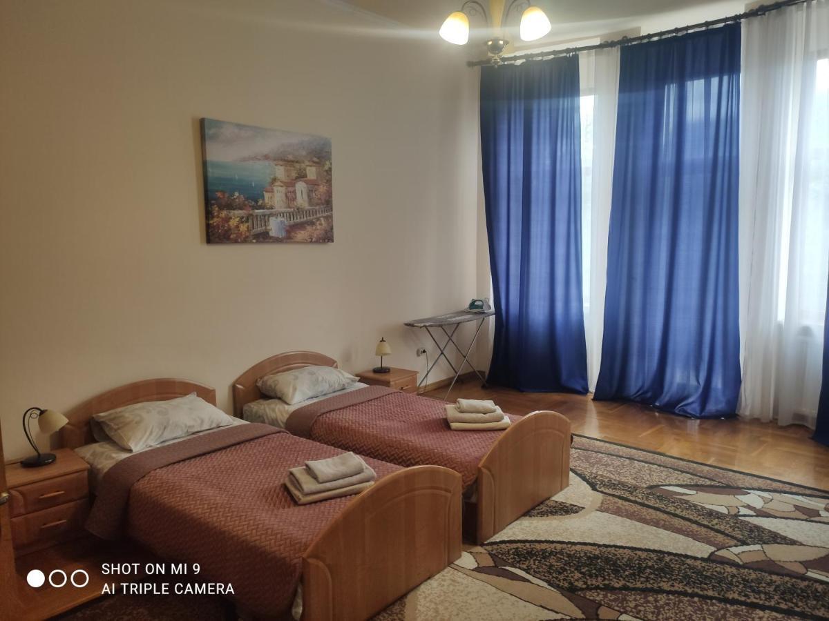 Apartments Domovik ,Kirilla I Mefodiya, 5 Mukacheve Exterior photo