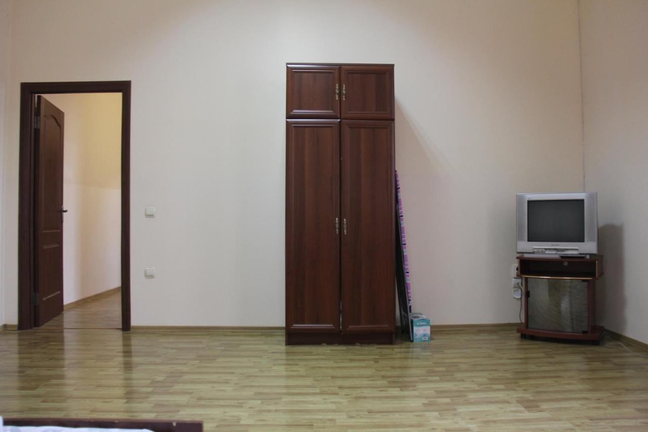 Apartments Domovik ,Kirilla I Mefodiya, 5 Mukacheve Exterior photo