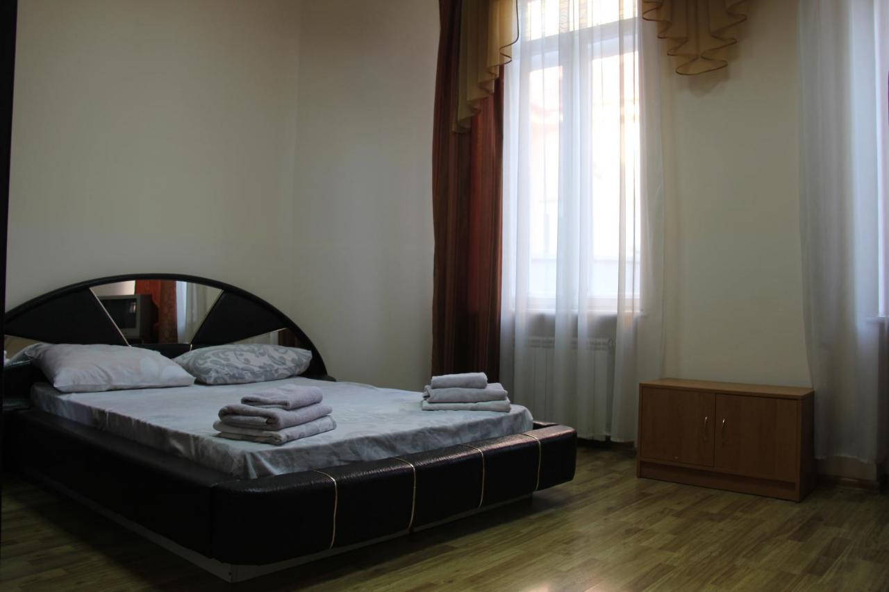 Apartments Domovik ,Kirilla I Mefodiya, 5 Mukacheve Exterior photo